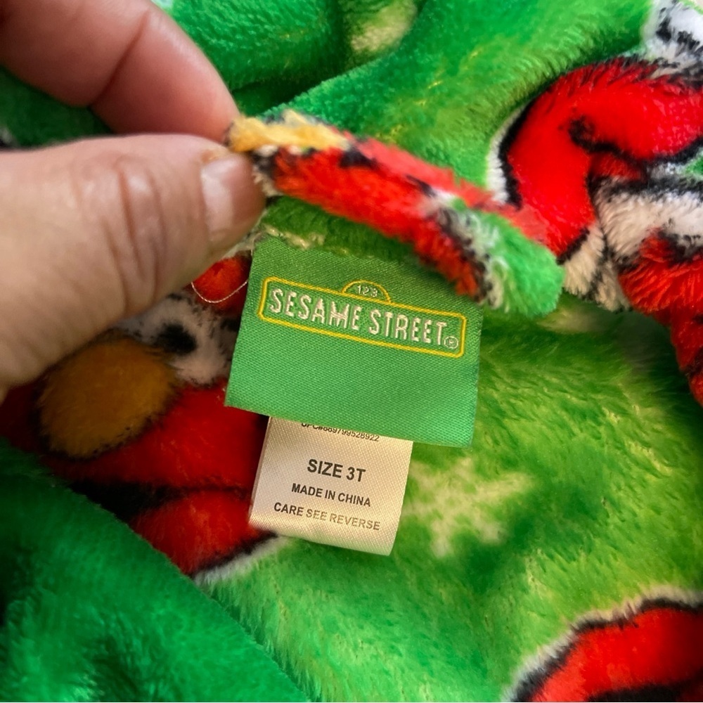 Sesame Street Green Kids Robe with Cartoon Characters - Picture 3 of 10